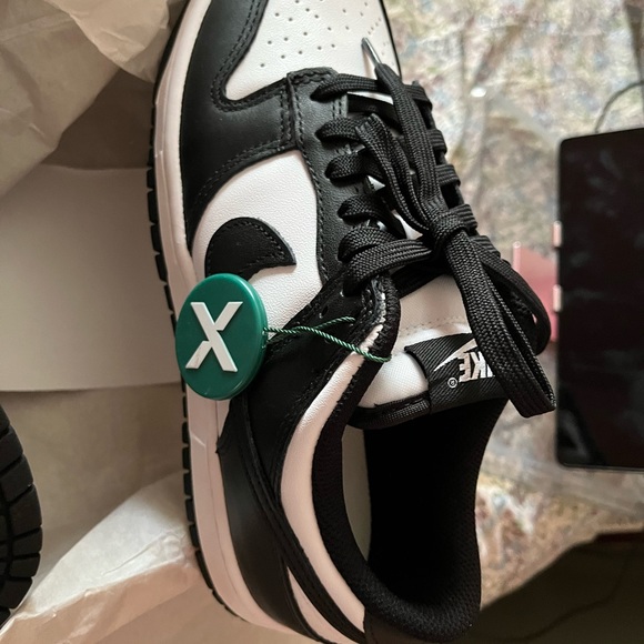 Nike Dunks Low Pandas - Picture 3 of 5